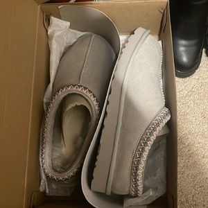 UGG TASMAN SLIPPERS GOAT LIGHT GREY
